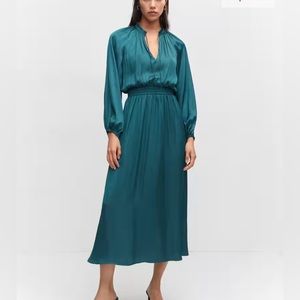 Puffed sleeve satin dress